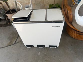 Almost new 3 pc kitchen or bathroom trash can
