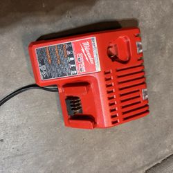 Milwaukee M18/12 Charger 