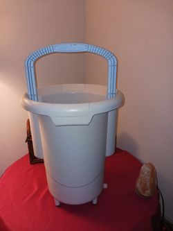 Manual clothes washer. Indoor/outdoor. Cash only