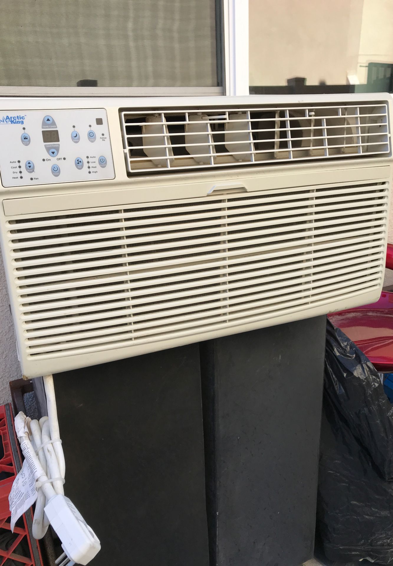 Window air conditioning/Heater Artic King 12,000 btu