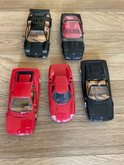 5 1/24 scale die cast  cars. 3 Ferraris one corvette and one Lamborghini