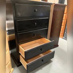 Dresser/ Five drawers dresser