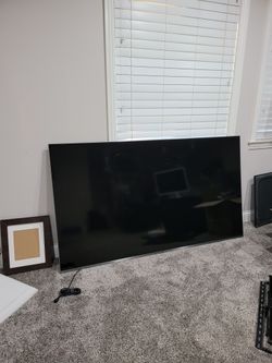 Samsung 82 Inch tv Including Mounts 