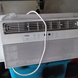 Window AC Unit 