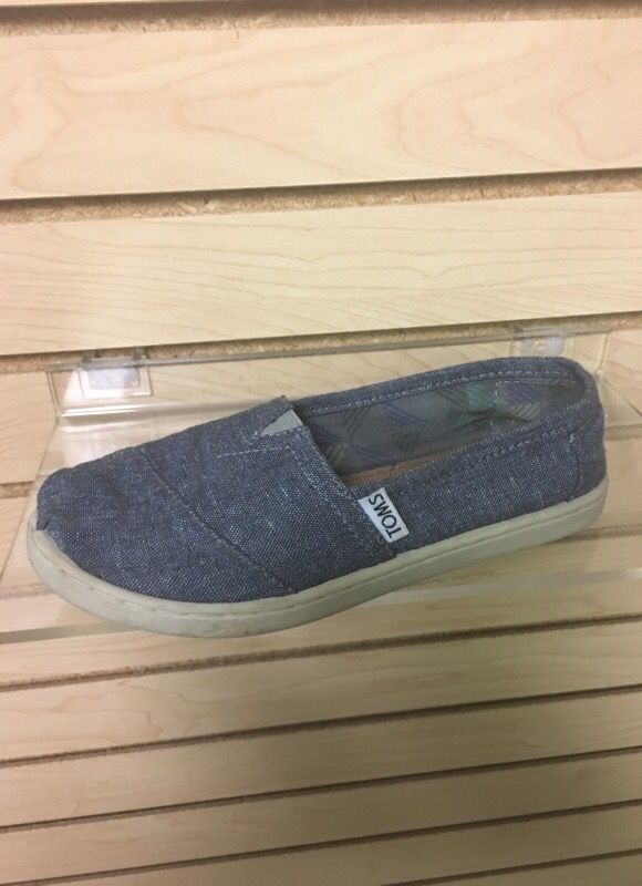 Toms shoes size 2.5 youth