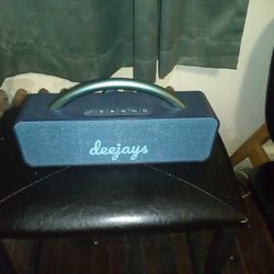 Dee Jays Aux Blue Tooth Speaker 