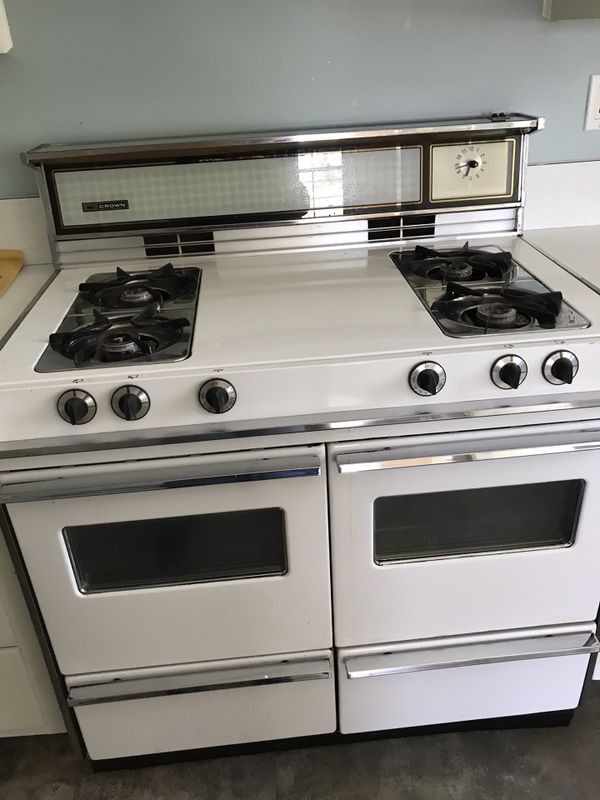 Vintage Gas Stove, Crown for Sale in La Grange Park, IL OfferUp