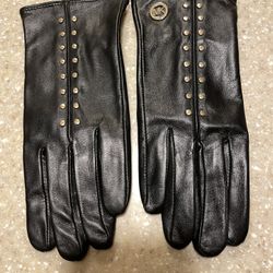 MICHAEL MICHAEL KORS Leather Astor Studded Tech Gloves with touch tips Size Medium for Sale in Bay Shore NY OfferUp