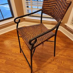 2 Bar Chairs/stools