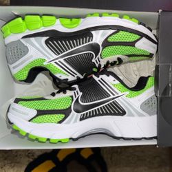 Nike Size 6.5 Men Brand New 