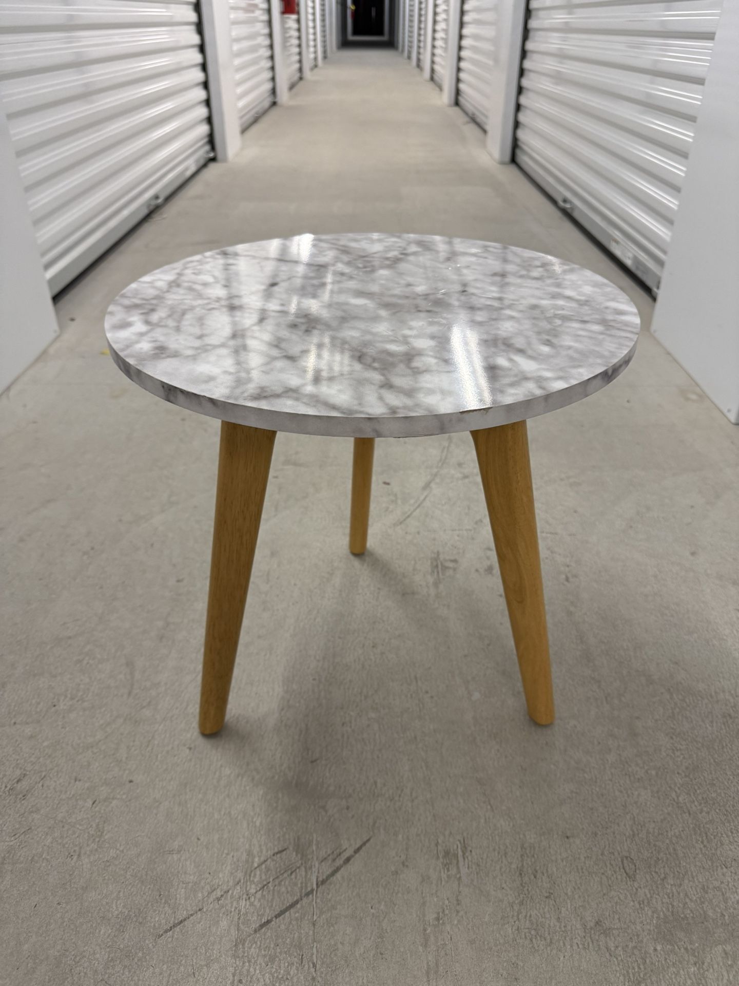 Small Mid-Century Modern Round Faux Marble Side Table (18” Diameter)