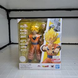 Super Saiyan Goku Figure 