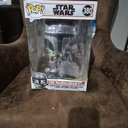 Funko Pop! #380 Star Wars The Mandalorian With Baby Yoda, In Good Condition 