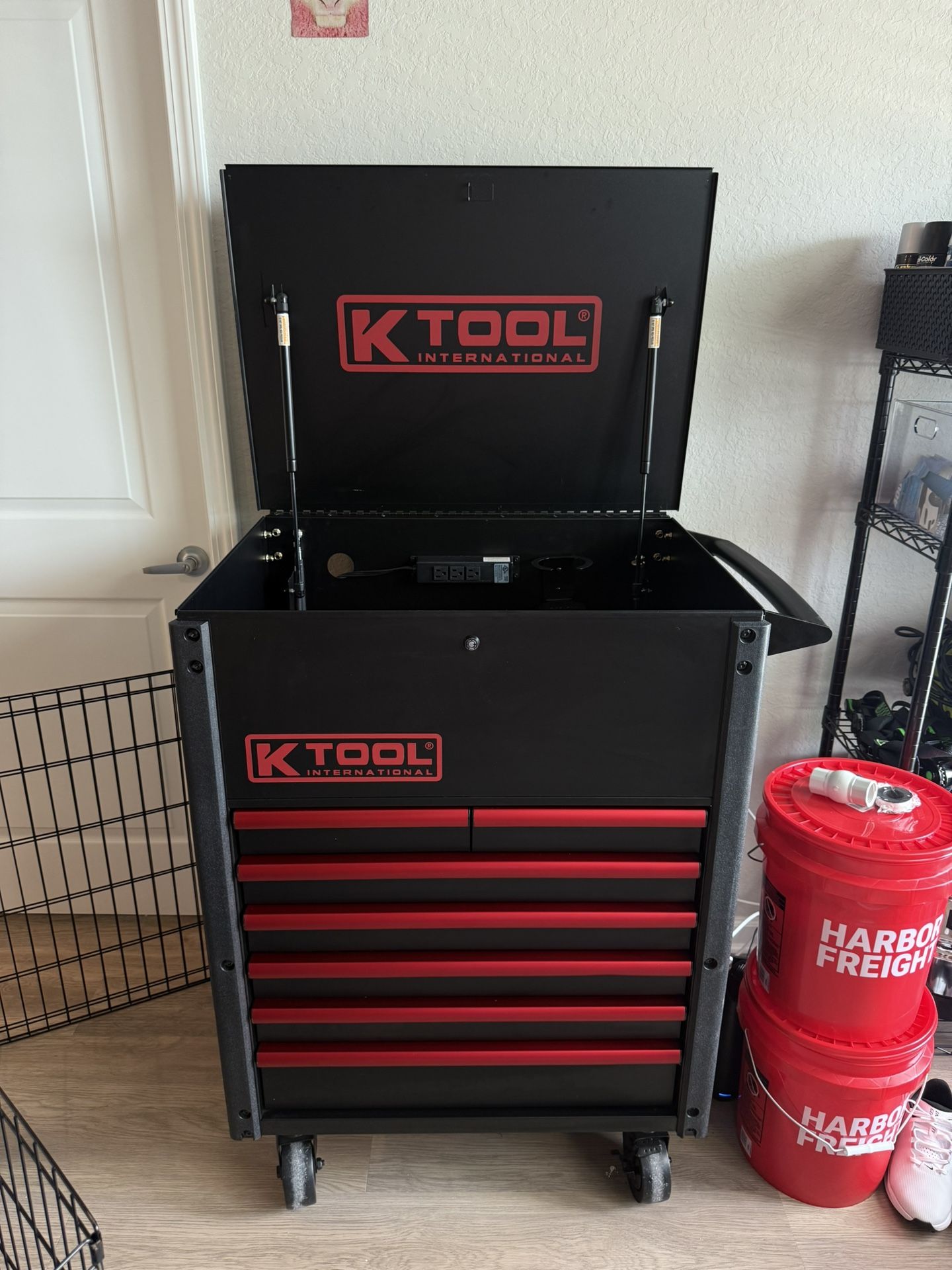 K Tool International Tool Box Black / Red 7 Drawer