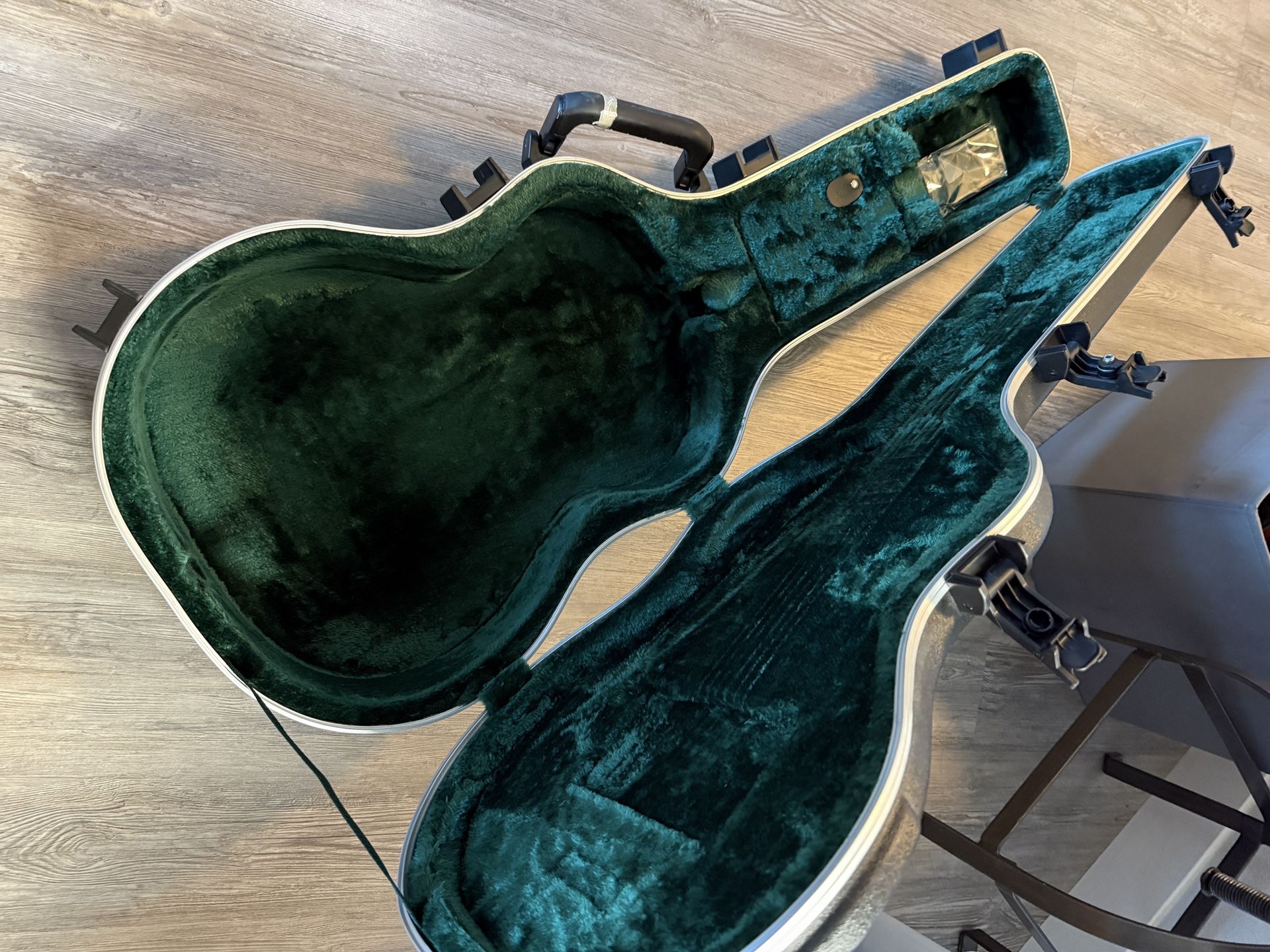 Acoustic guitar Case