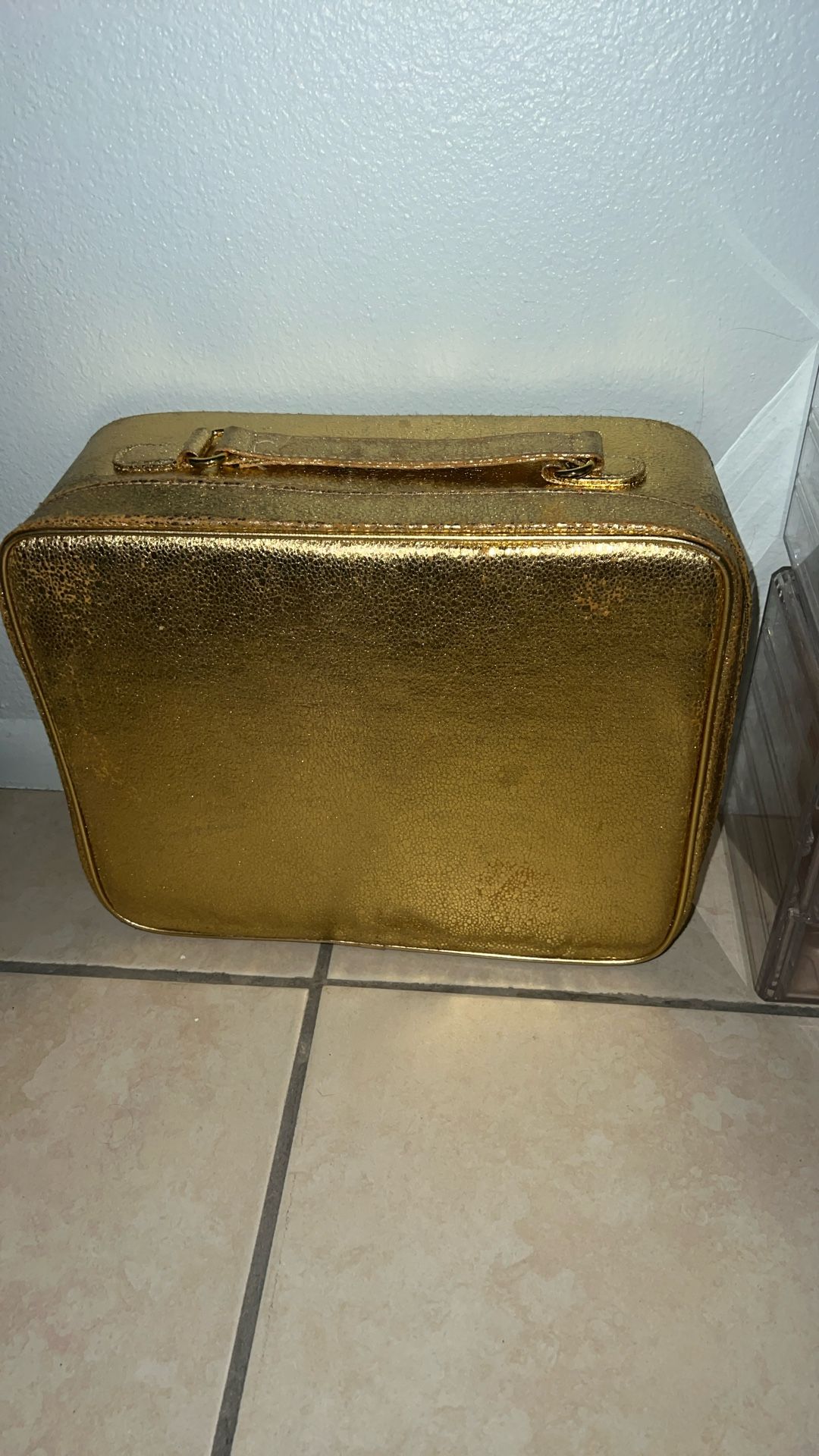 Beauty & accessories Carrier Used Condition $5