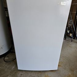 Arctic King Freezer-Stand Up 3 Cubic Ft