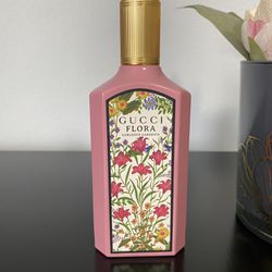 Gucci Flora Gorgeous Gardenia Eau De Parfum