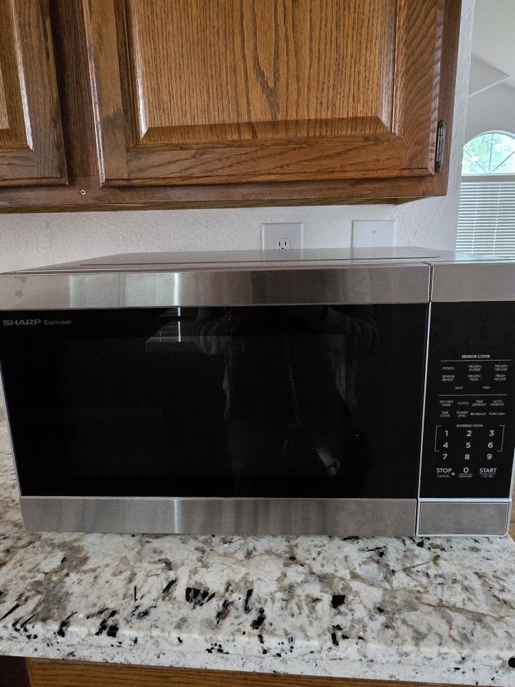 Sharp Carousel Microwave 1.6 Cu Ft.