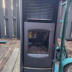 Master Forge 800-sq ft Pellet Stove with 30-lb Hopper for Sale in  Charlotte, NC - OfferUp
