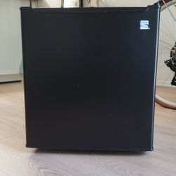 Kenmore Mini Black Fridge 