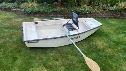 8’ Boat / Dinghy with oars