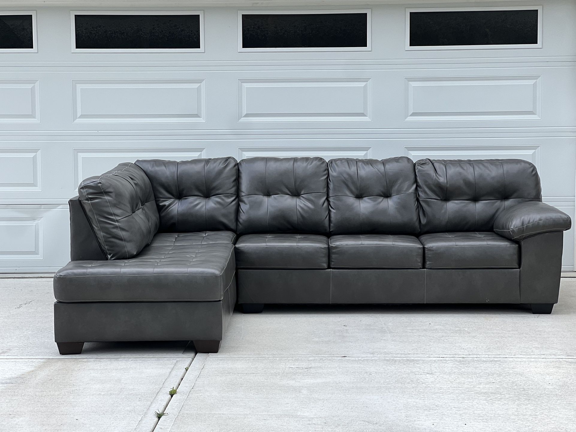 ⚪️Ashley Furniture Leather Sectional