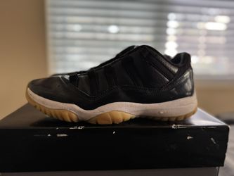 Jordan 11 Retro Low 72-10 Size 9.5 Used