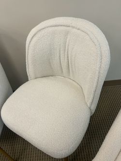Crème white and gold chair