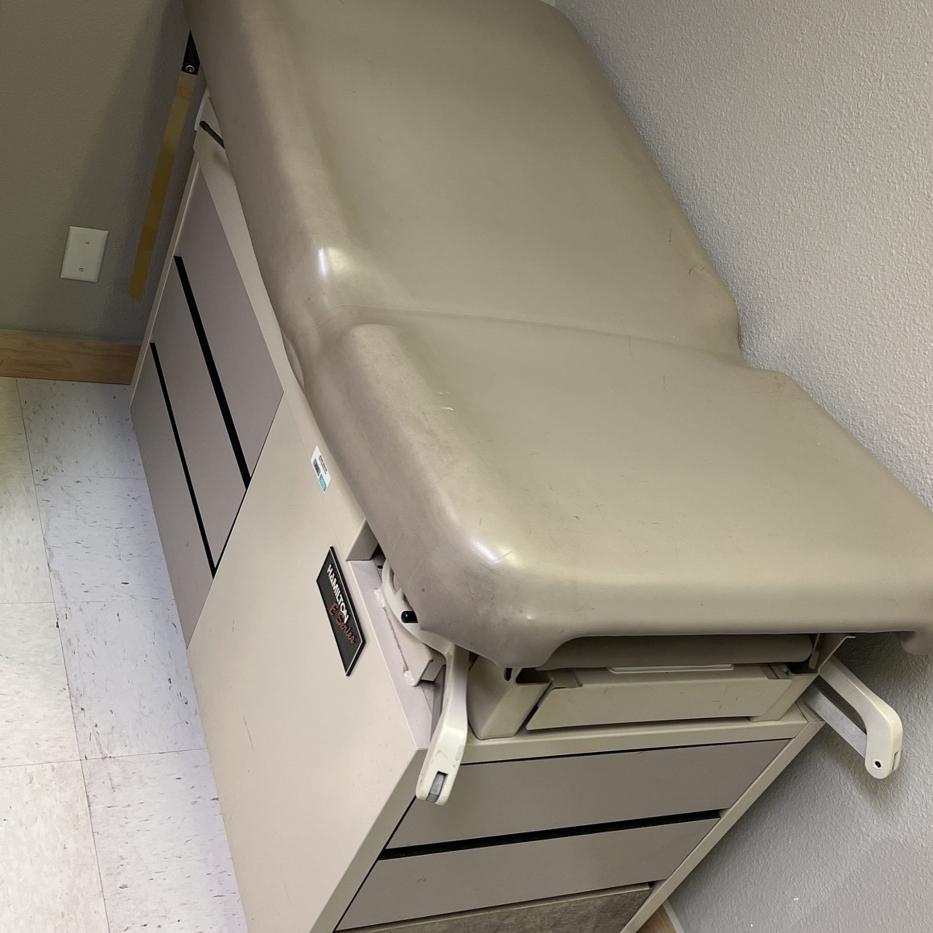 Medical Exam Table for Sale in Buena Park, CA OfferUp