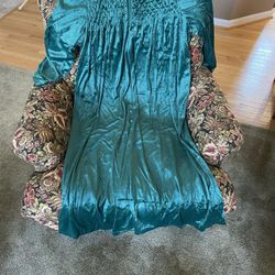 Women’s XL Front Zippered Night Gown/Robe. New