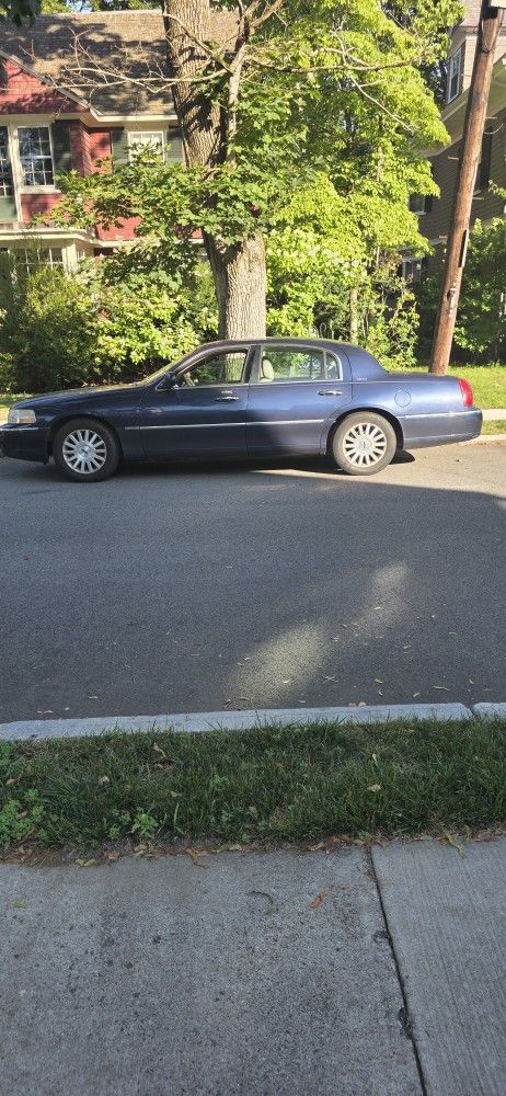 2003 Lincoln Town Car