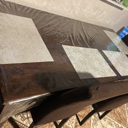 Free Dinner Table 
