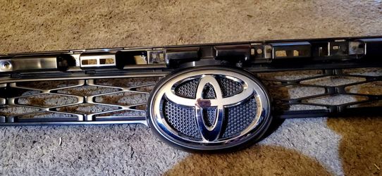 Brand new OEM Toyota Corolla S/SE Front Grille
