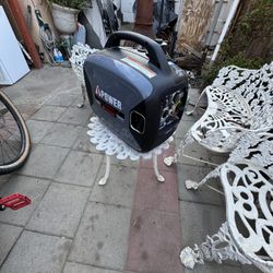 Generator. Powered By Yamaha. 1600 Running Watts 2000 Starting Watts 