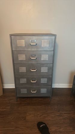 Dresser