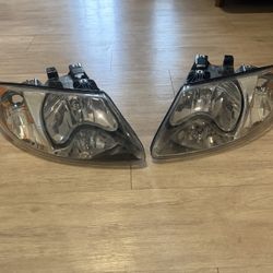 2007 Dodge caravan Head Lights