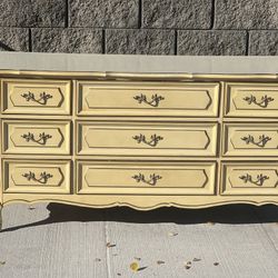 Henry Link French Provincial 9 drawer dresser 