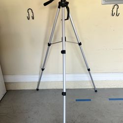 5’ Camera Tripod