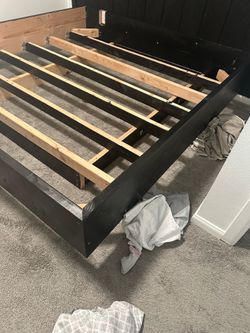 Floating king bedframe