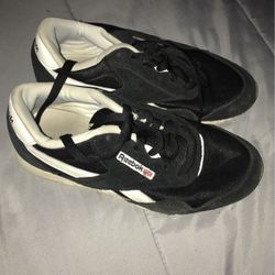 Size 4 1/2 Reeboks 