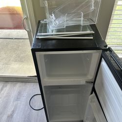 Mid Size Refrigerator 