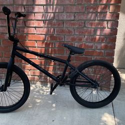 BMX BIKE NICE RIDES SMOOTH!!!NEW TIRES!!! for Sale in Clovis