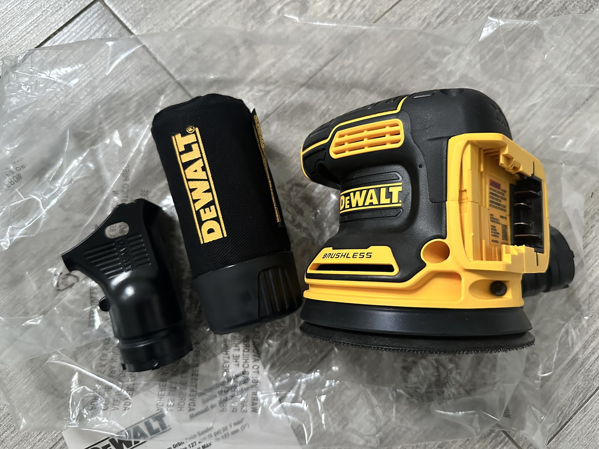 Brand New Dewalt DCW210 20V Max 5” Random Orbit Palm Sander (tool only)