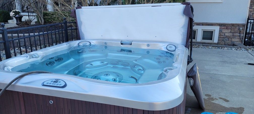 Jacuzzi Hot Tub