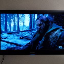 Samsung 40 inch TV With Wall Mount