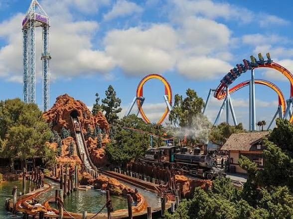 Knotts Berry Farm Tickets  $35 each  for this Sunday 9/21