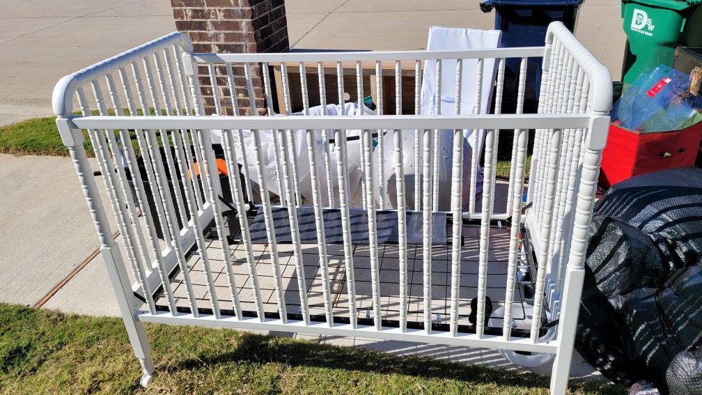 Free baby crib, used, needs a little paint, otherwise in good condition