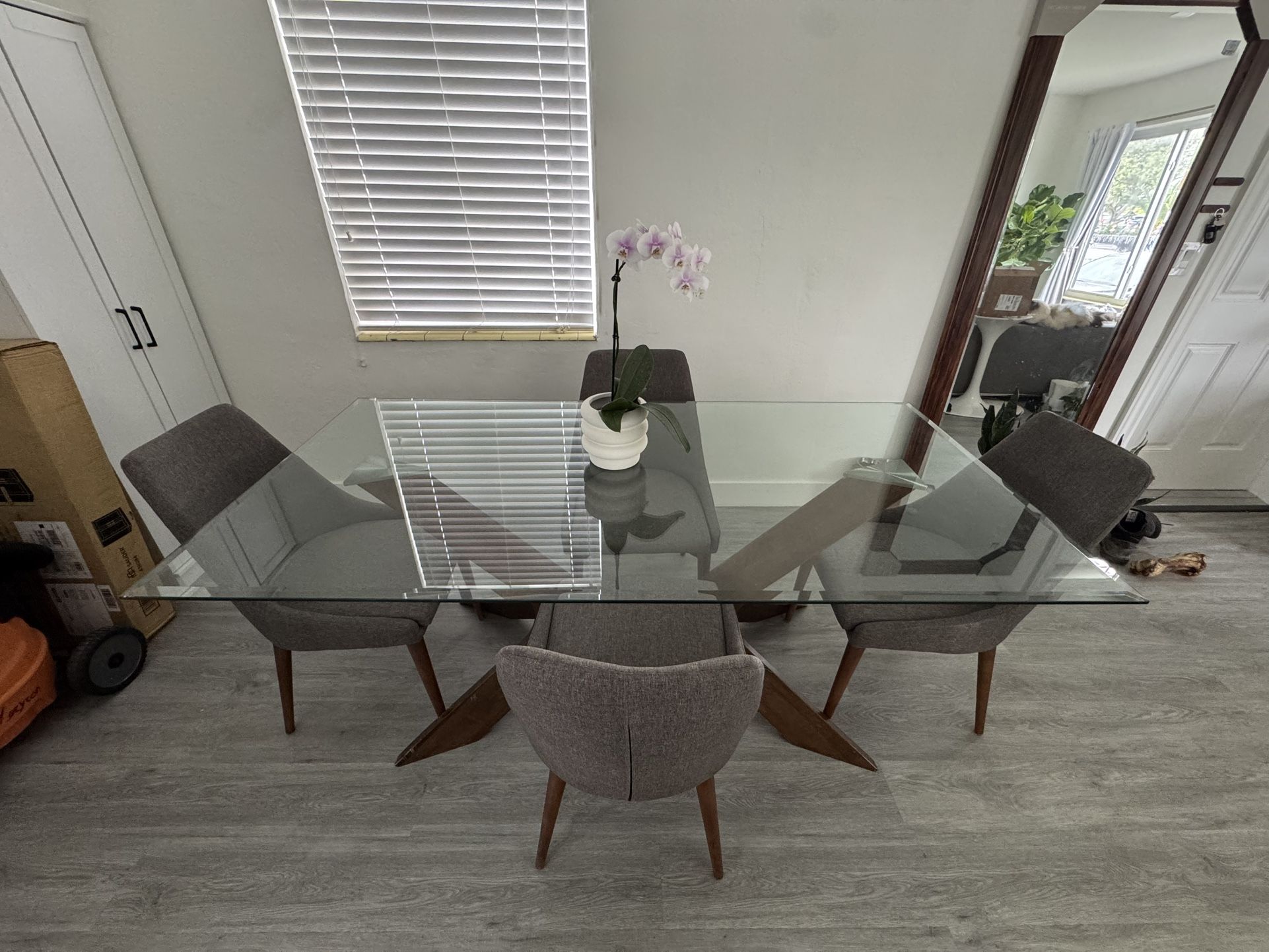 Great!! ⭐️⭐️ Dinning Set / Table and 4 Chairs