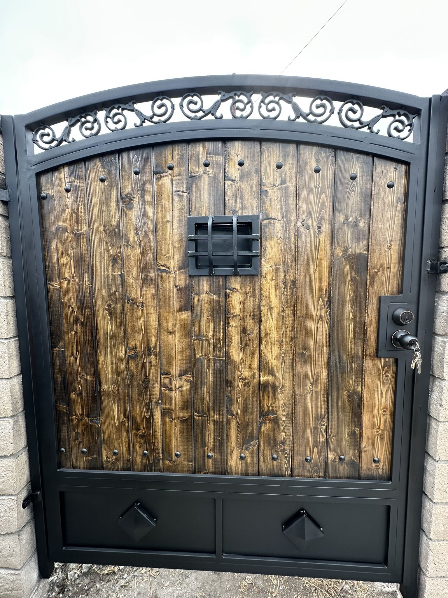 Custom Side Gate